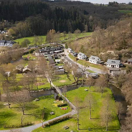 Pod View-side River Am Clerve مكان تخييم